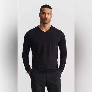 Express Men's V-Neck Sweater - Black
